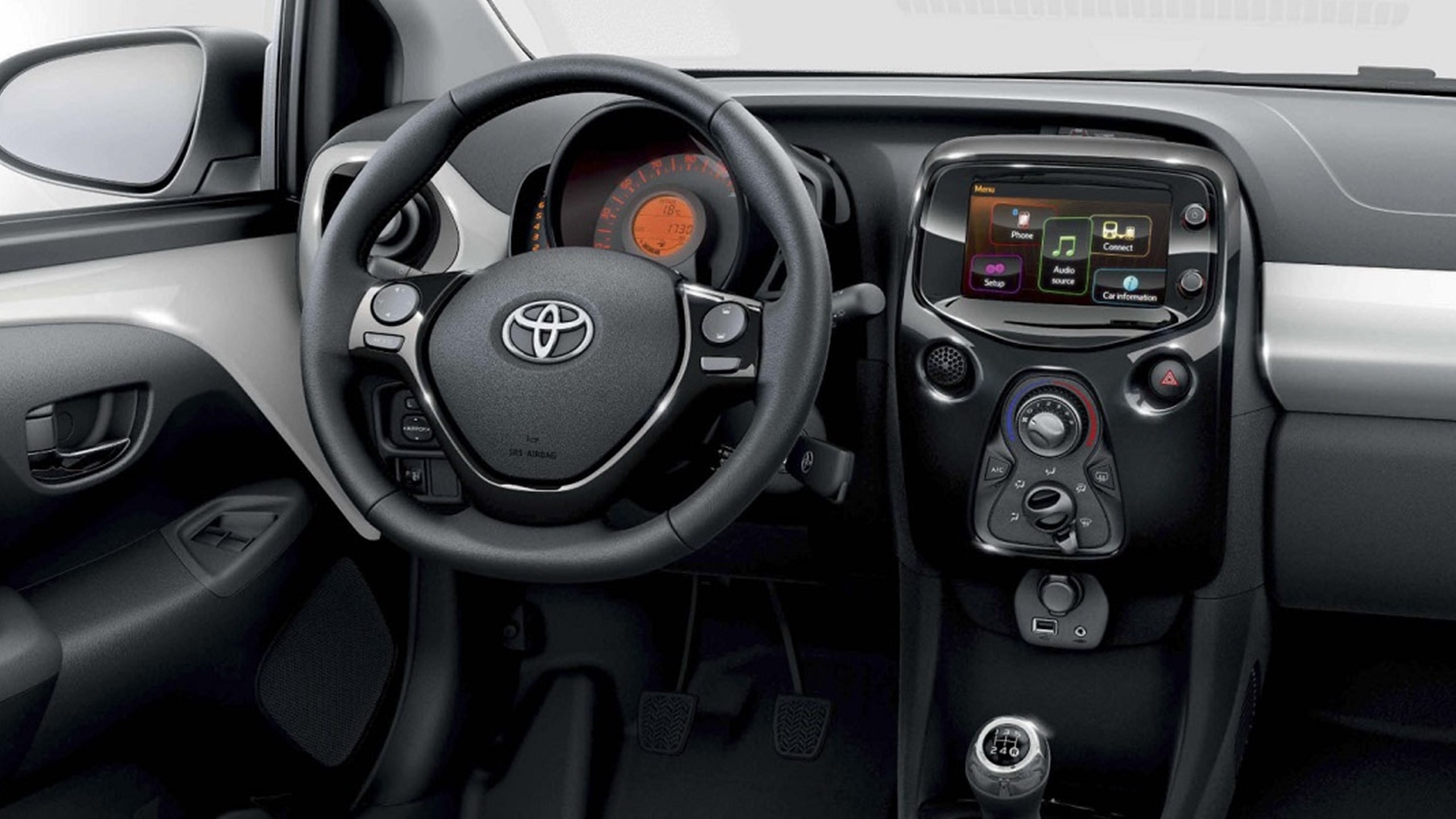 Toyota Aygo 2014 Intrument 1140X600