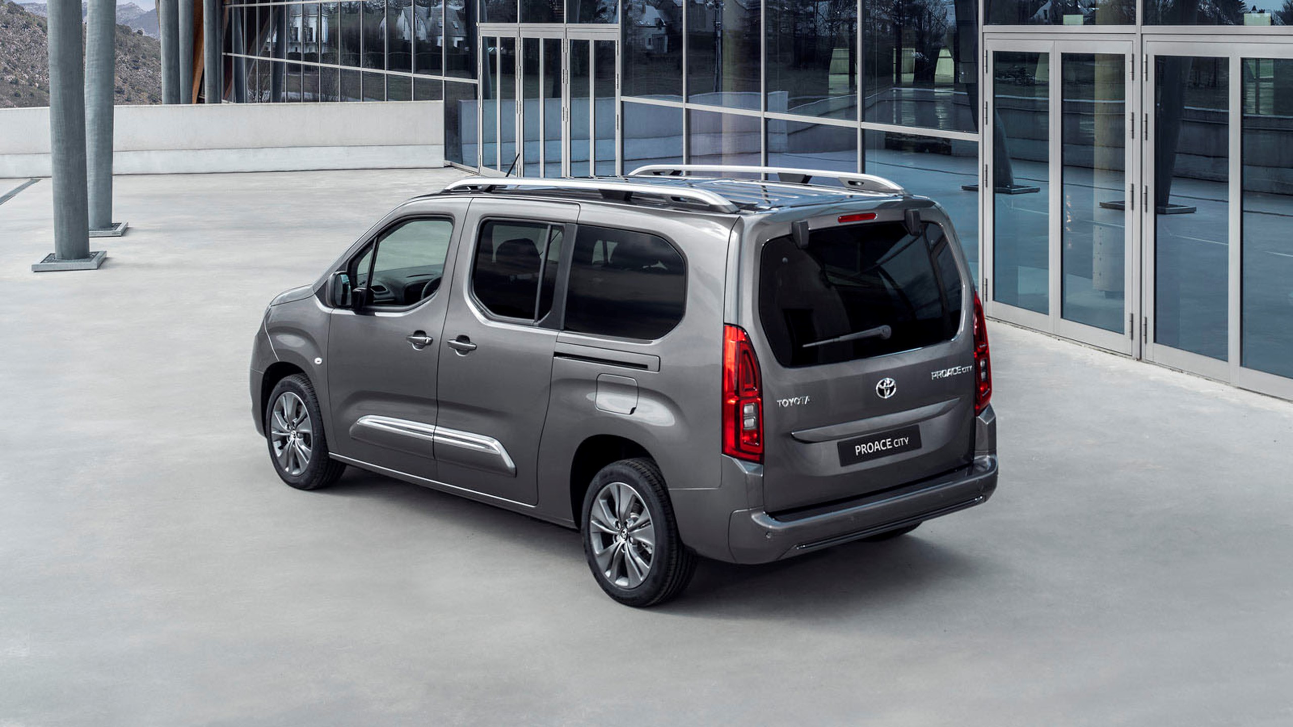 Toyota Proace City Verso Plads til 7 personer Det Digitale Bilhus Toyota Proace City Verso Plads til 7 personer Det Digitale Bilhus