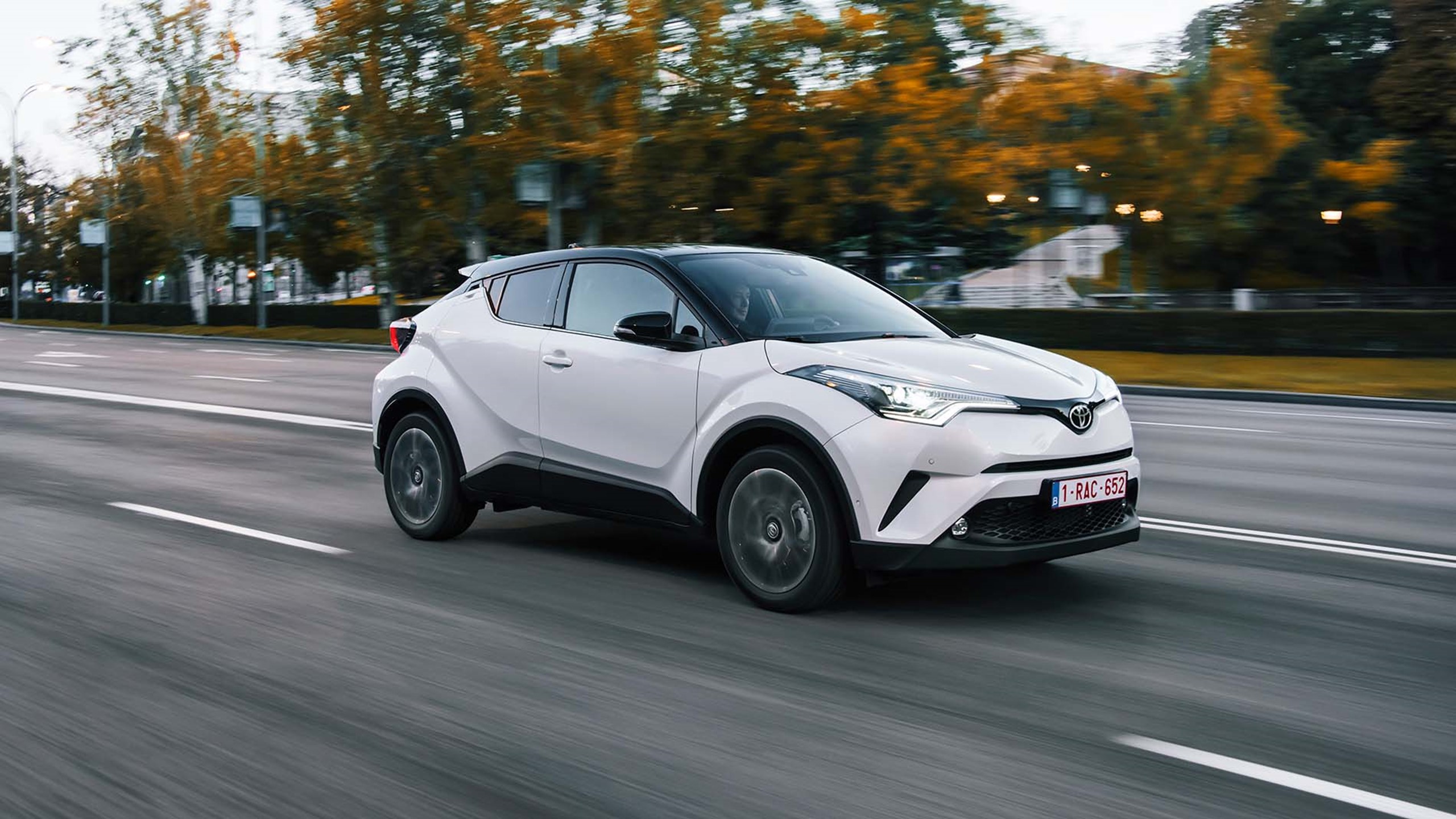 Toyota C HR Galleri 1900X1069 3