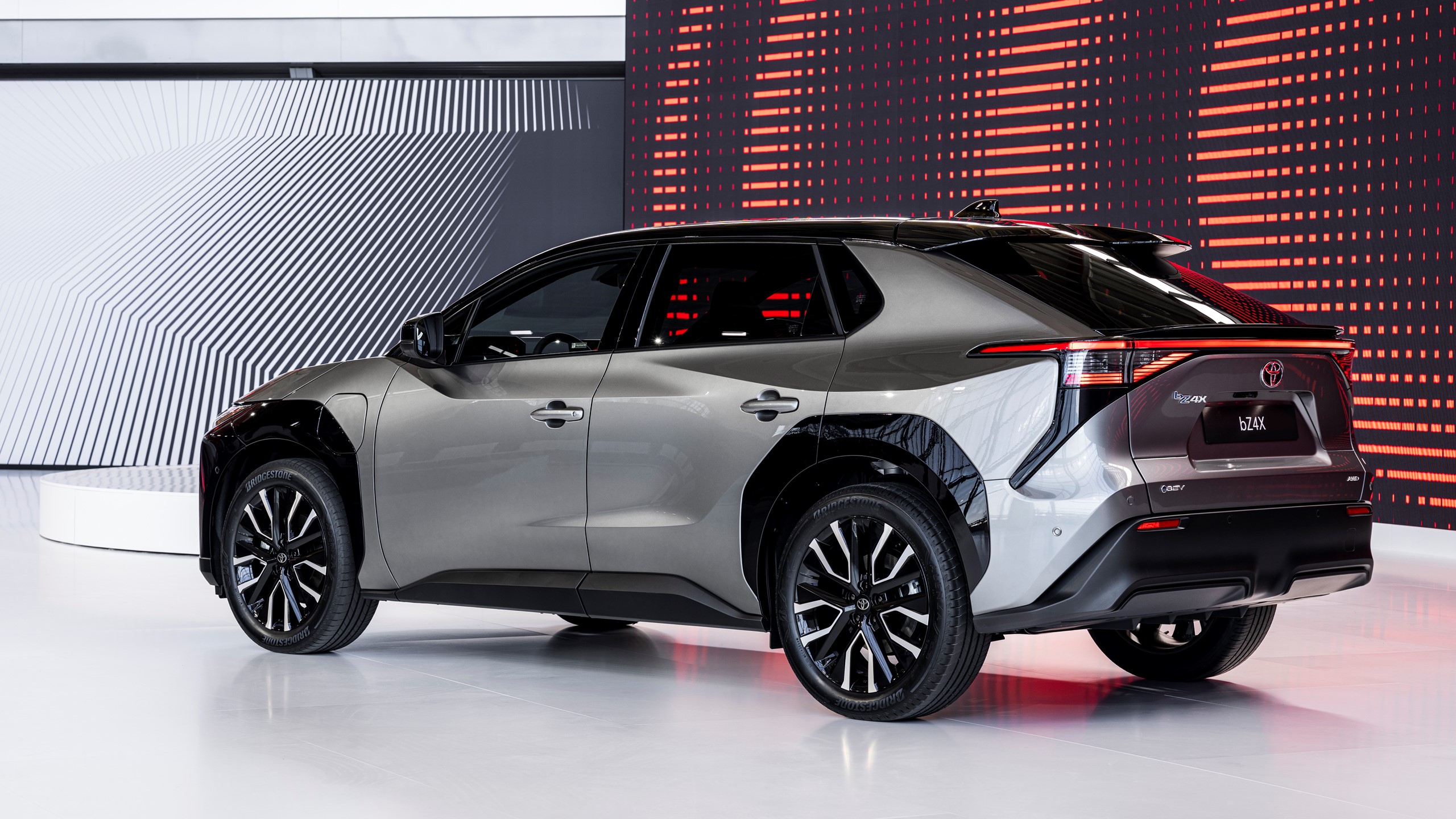 2025_bz4x_awd_005.jpg