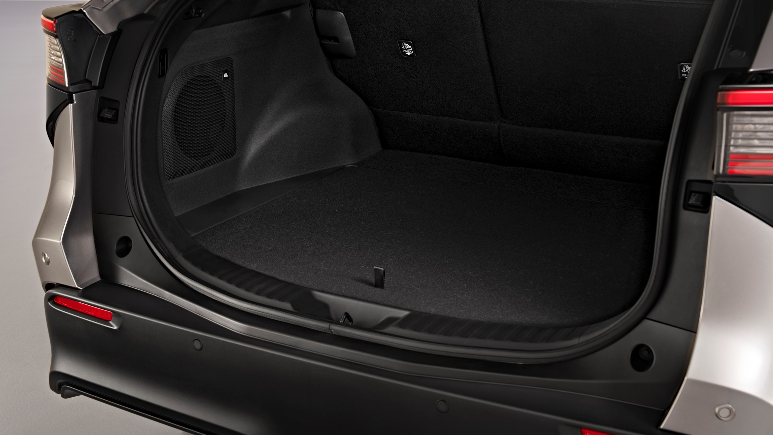 2025_bz4x_awd_interior_9.jpg