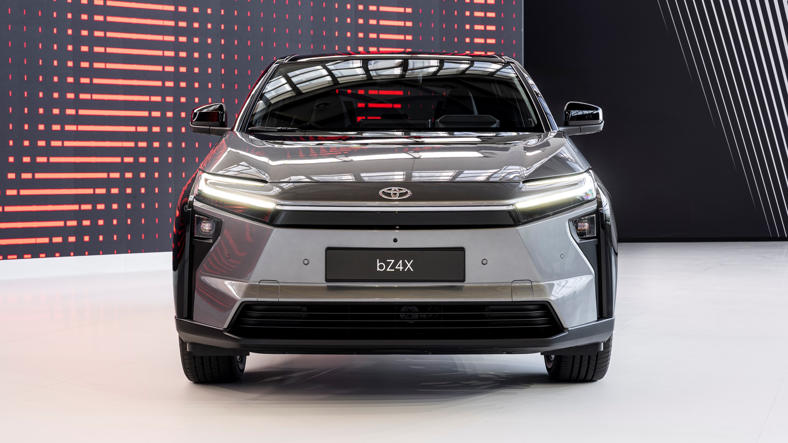 2025_bz4x_awd_002.jpg